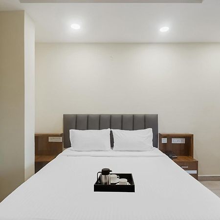 Townhouse Dj Grand Hotell Tirupati Exteriör bild