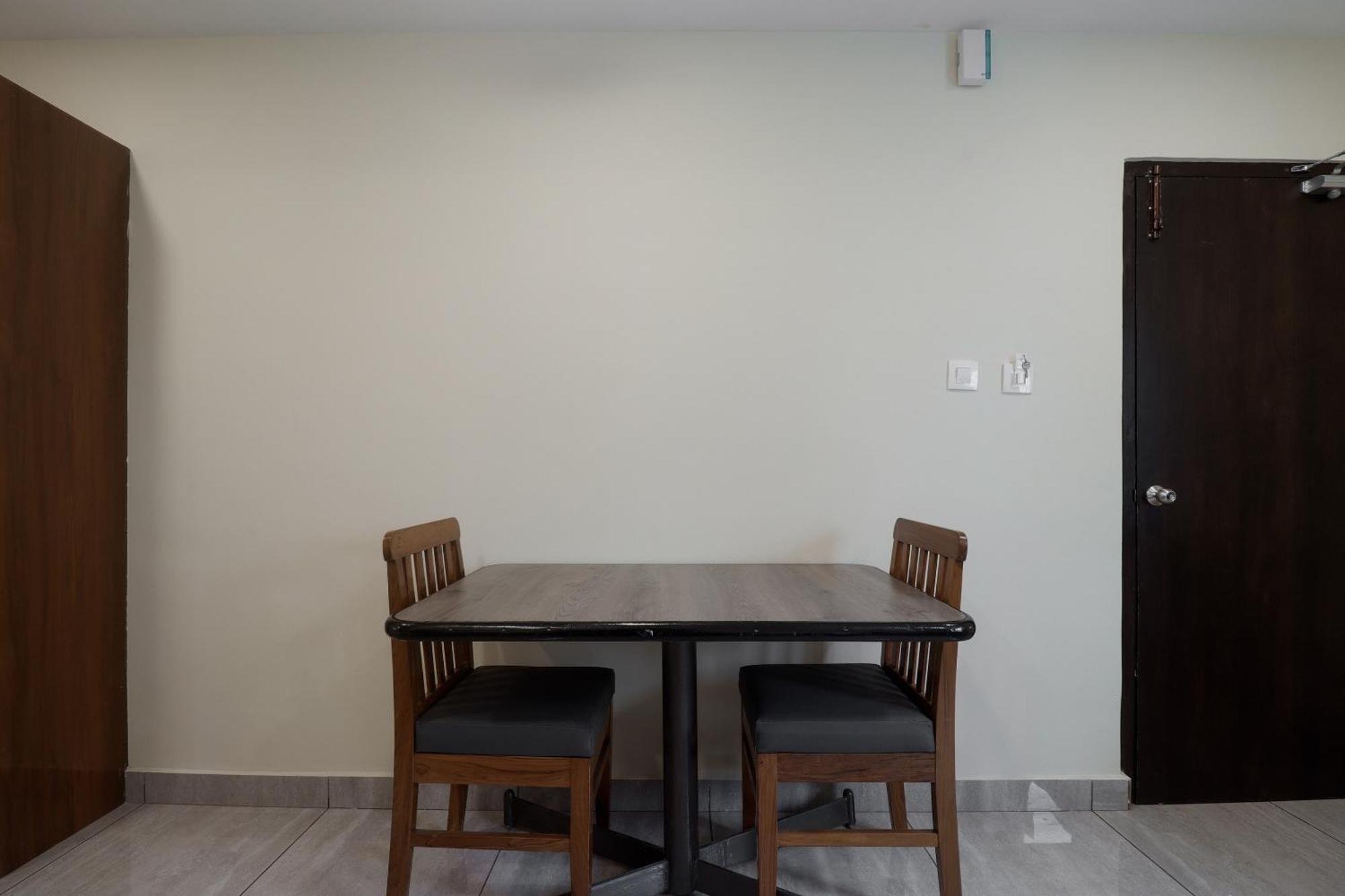 Townhouse Dj Grand Hotell Tirupati Exteriör bild