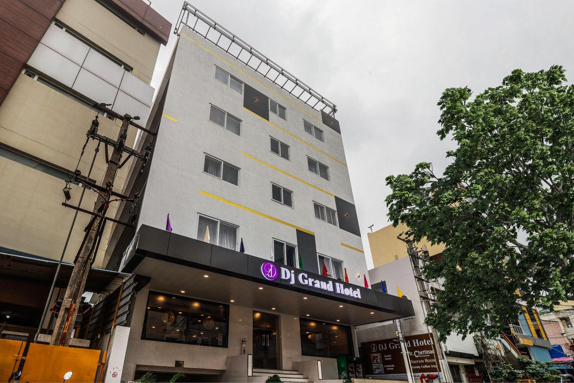 Townhouse Dj Grand Hotell Tirupati Exteriör bild