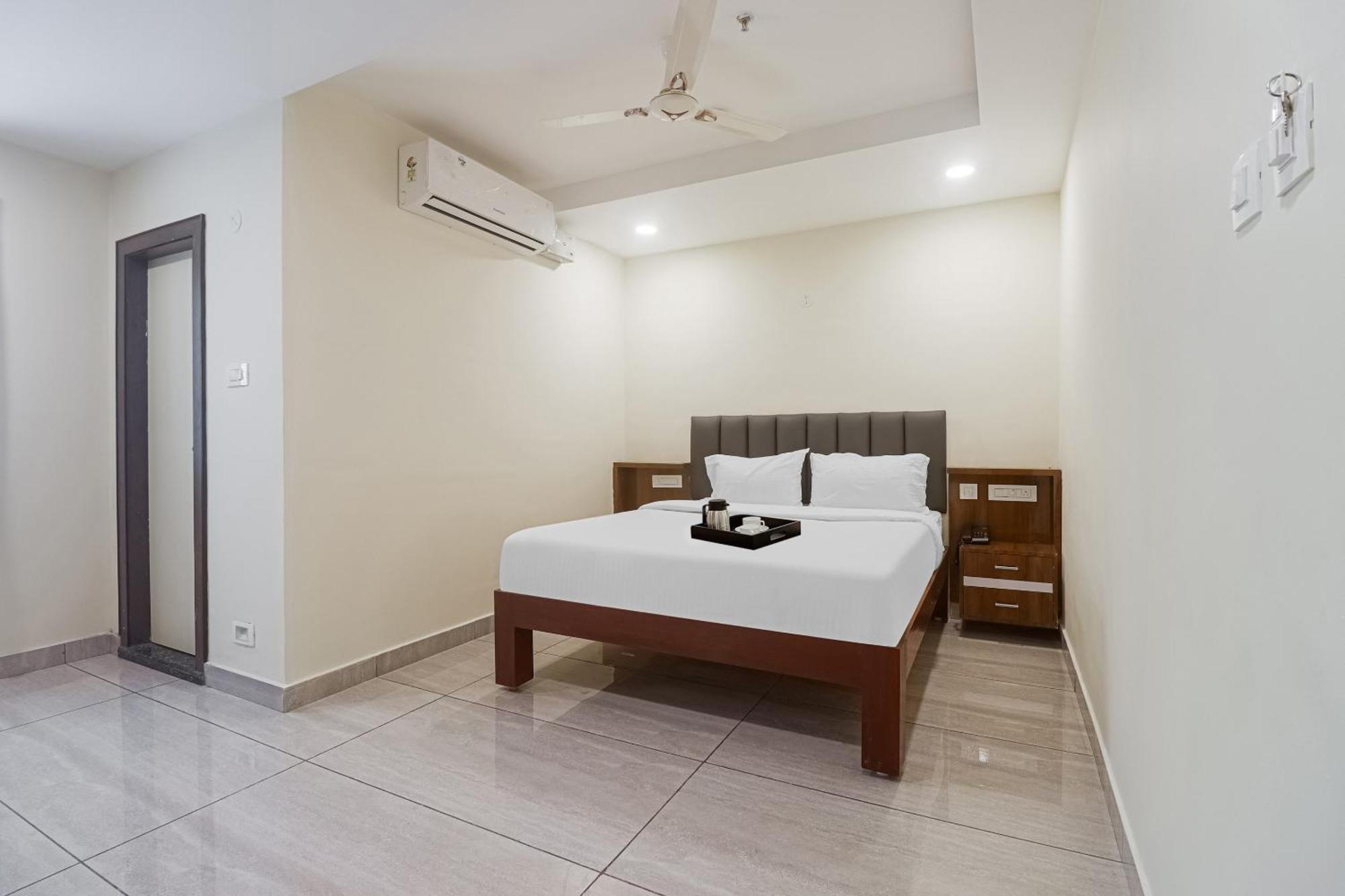 Townhouse Dj Grand Hotell Tirupati Exteriör bild