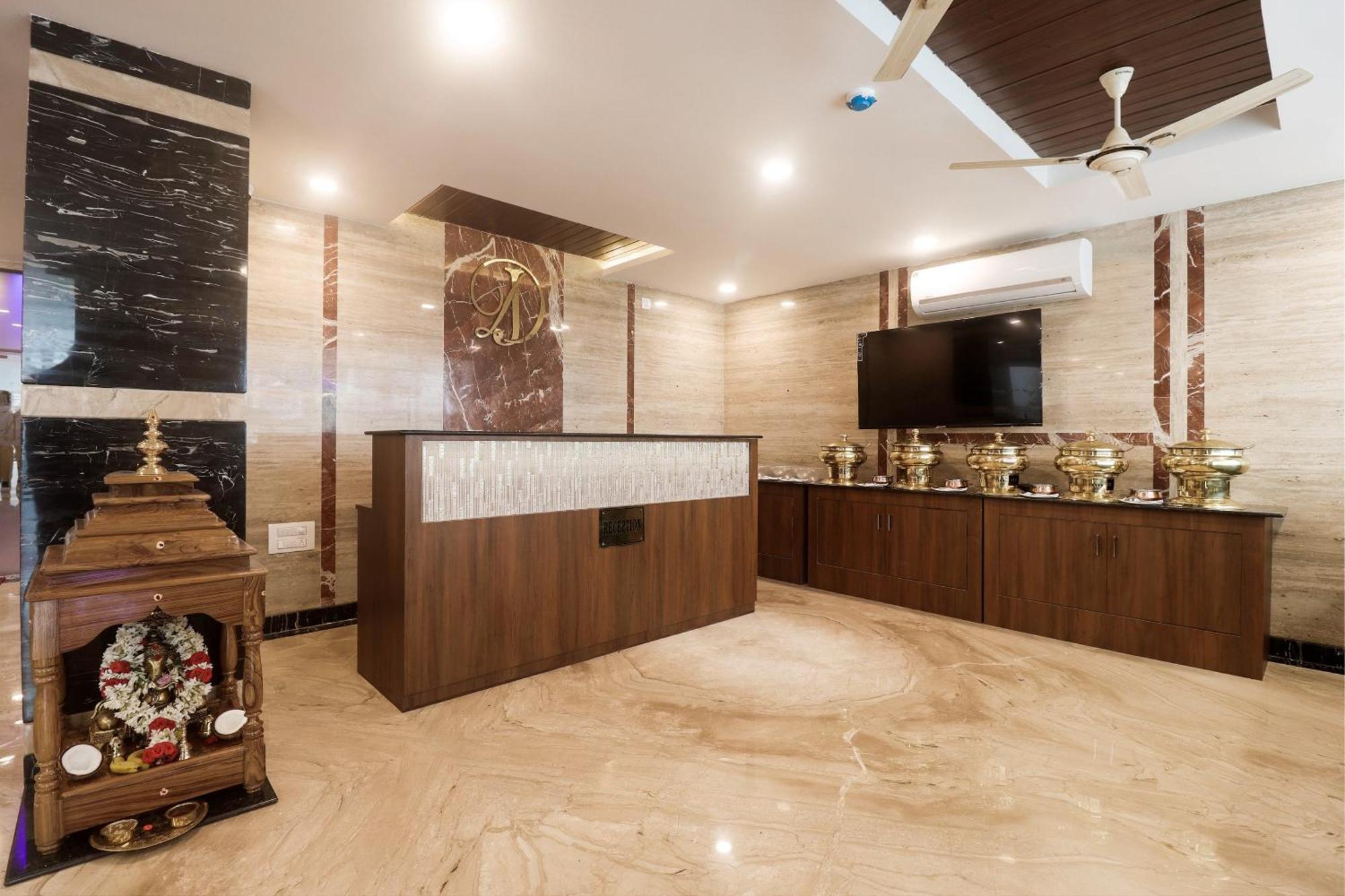 Townhouse Dj Grand Hotell Tirupati Exteriör bild