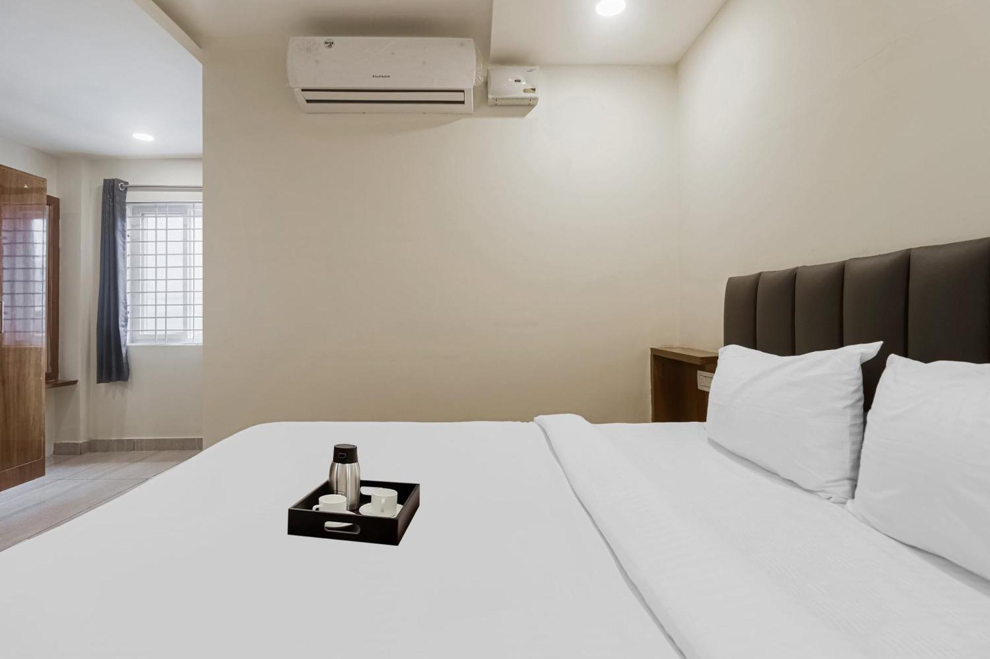 Townhouse Dj Grand Hotell Tirupati Exteriör bild