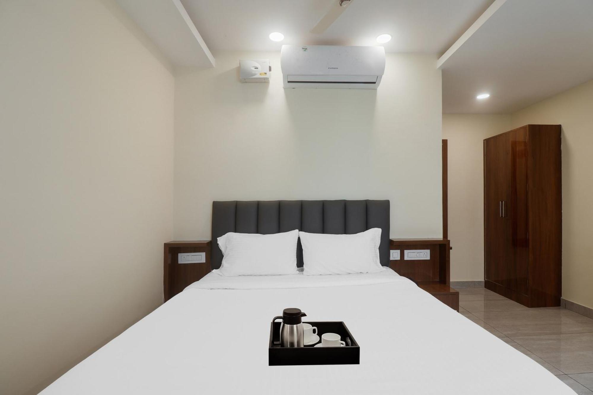 Townhouse Dj Grand Hotell Tirupati Exteriör bild