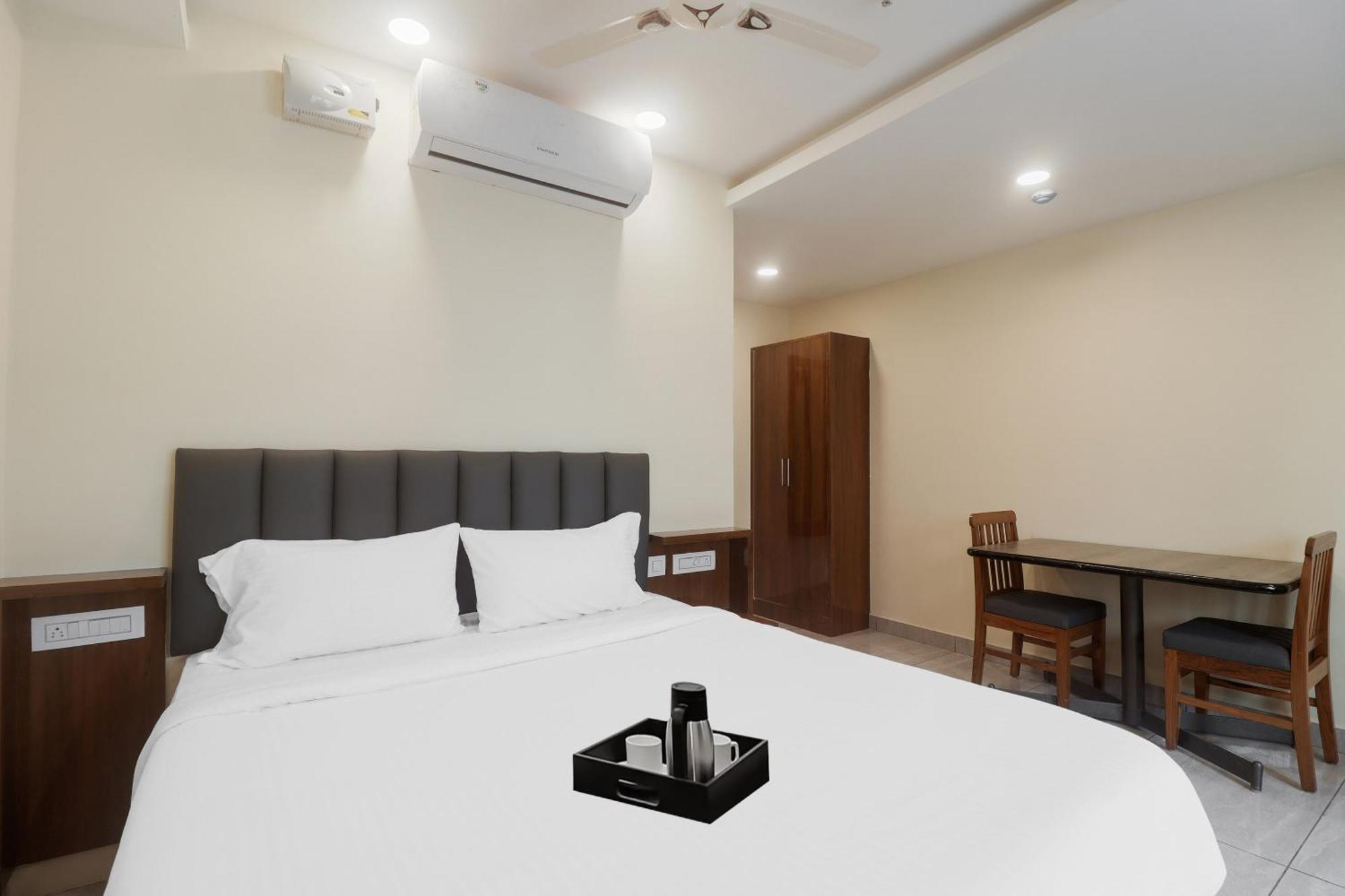 Townhouse Dj Grand Hotell Tirupati Exteriör bild