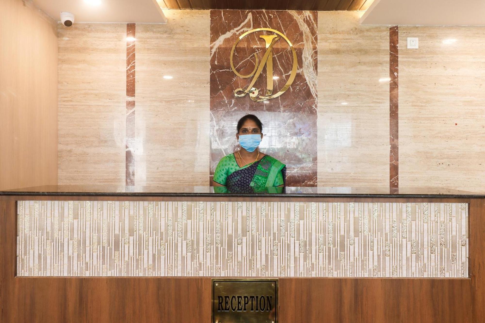 Townhouse Dj Grand Hotell Tirupati Exteriör bild