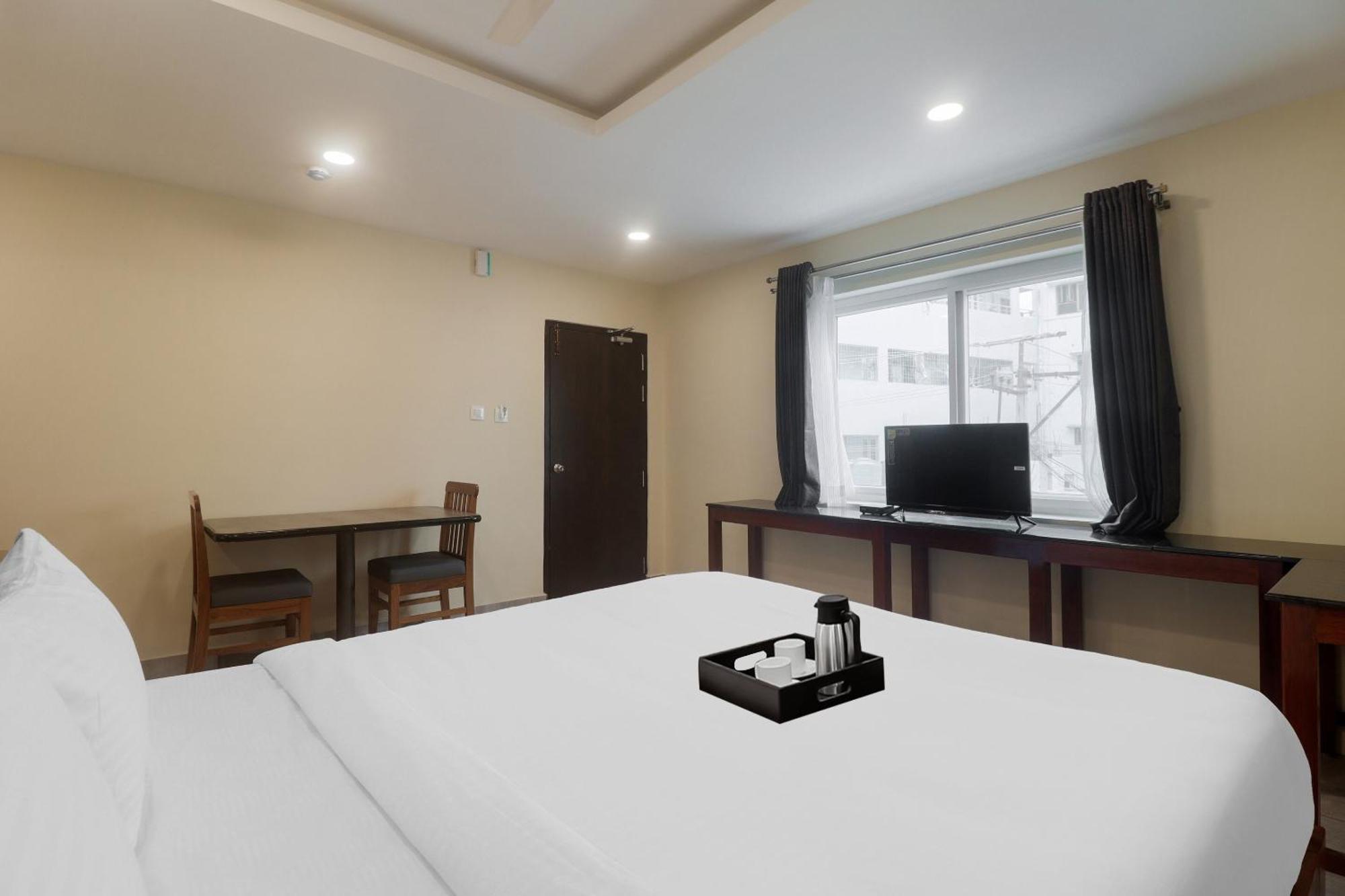 Townhouse Dj Grand Hotell Tirupati Exteriör bild